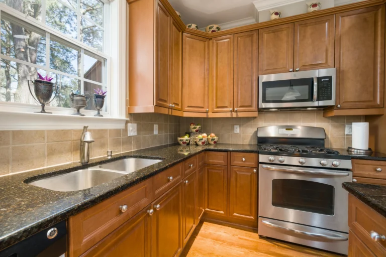 Cabinet Refacing vs Cabinet Replacement: